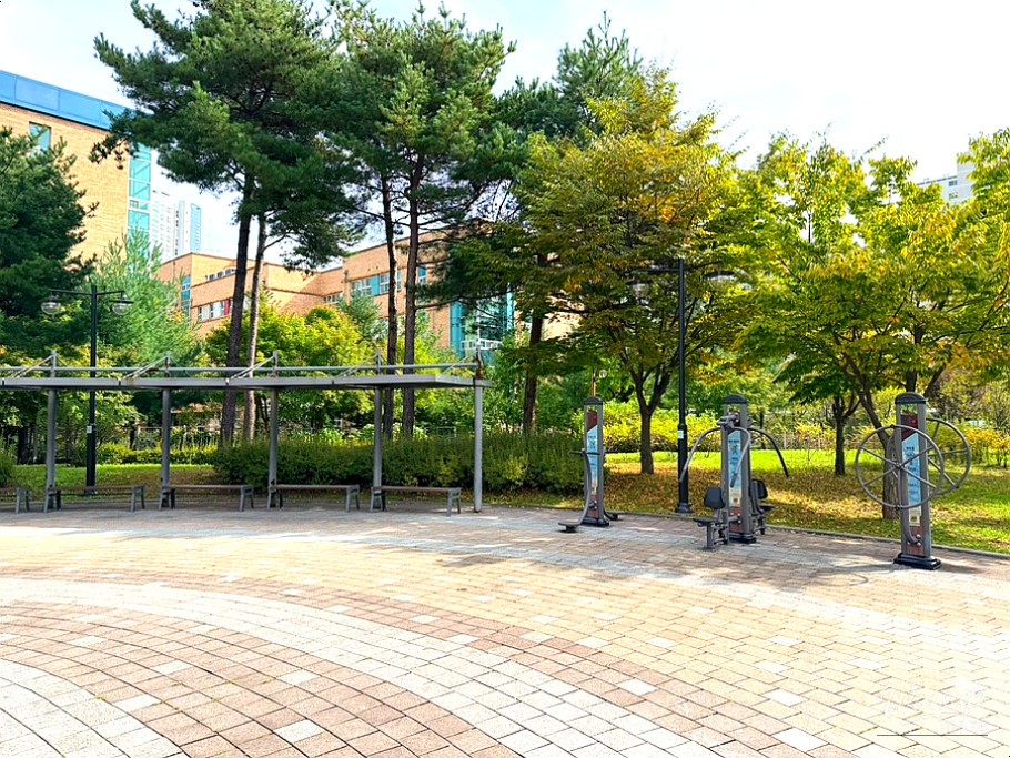 A view of the sandy playground area for toddlers