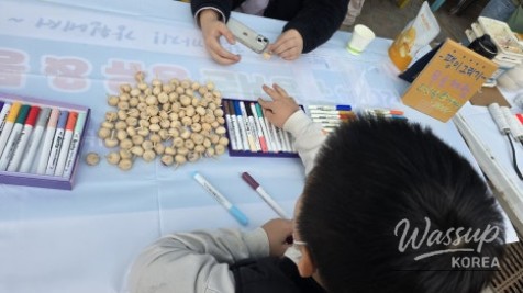 Vibrant market stalls selling fresh local agricultural products from Wanju-gun