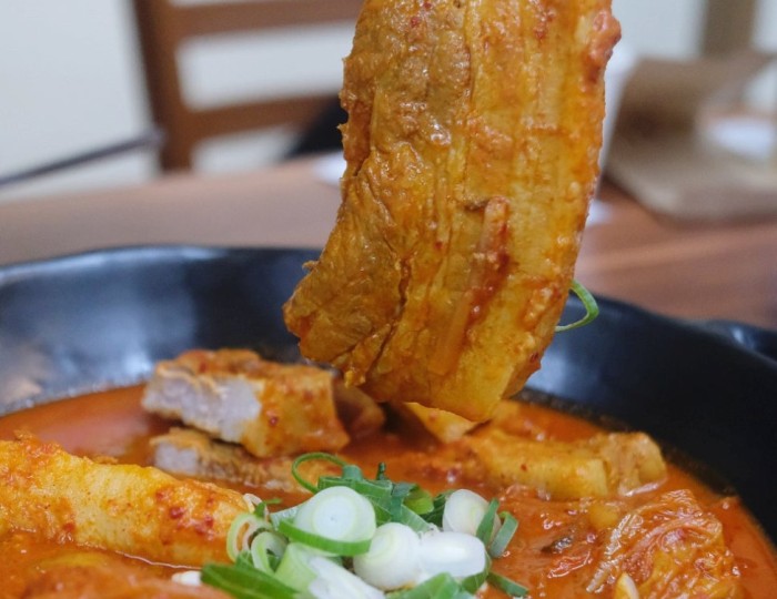 Recommended Kimchi Stew Restaurant in Chuncheon: Hooni's Kimchi Stew float