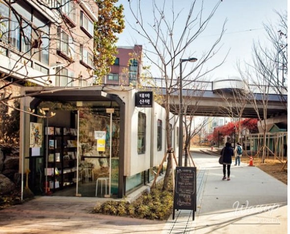 Discovering the Unique Charm of the Gyeongui Line Book Street_02