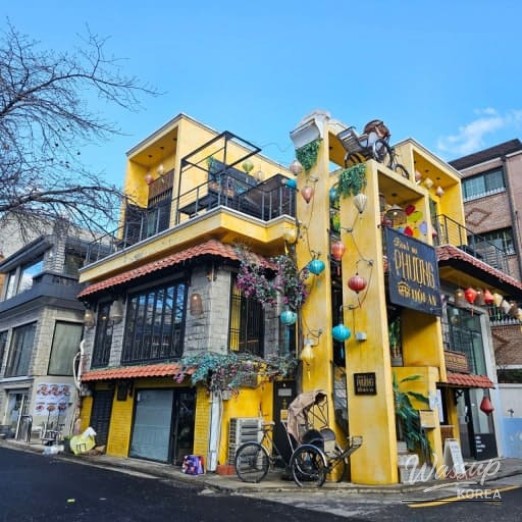 Discovering the Unique Charm of the Gyeongui Line Book Street_05