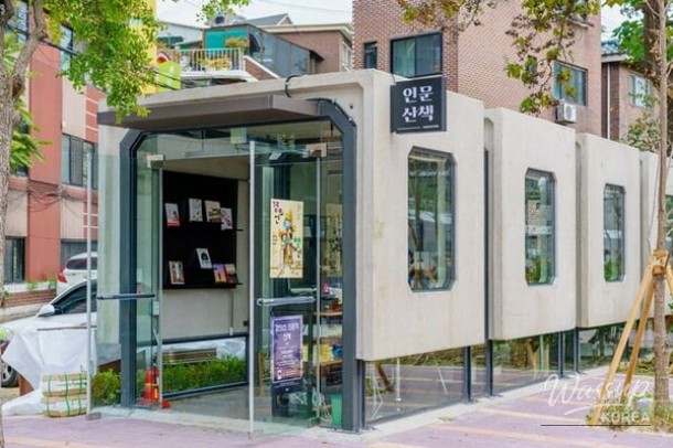 Discovering the Unique Charm of the Gyeongui Line Book Street_03