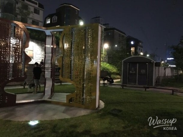 Discovering the Unique Charm of the Gyeongui Line Book Street_04