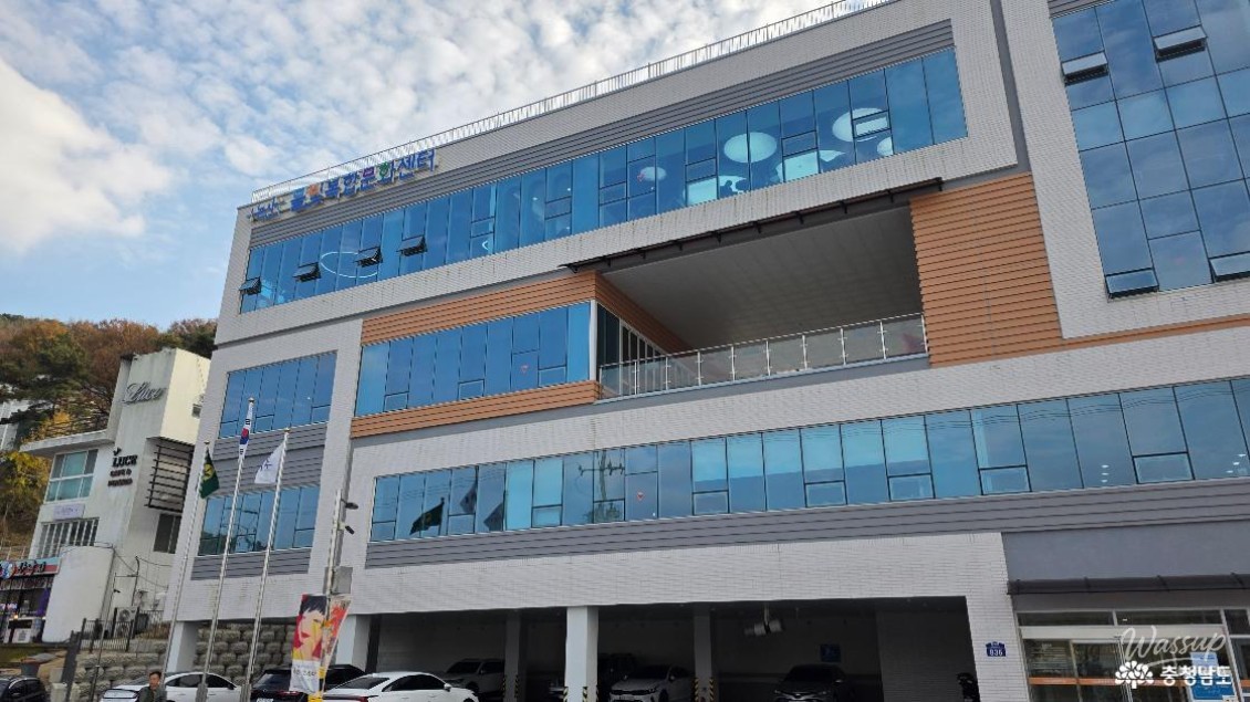 A Beautiful Space by Tapjeongho Lake_04