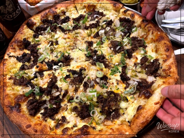 Best Lunch Spot in Hongdae: Pizza Never Sleeps_02