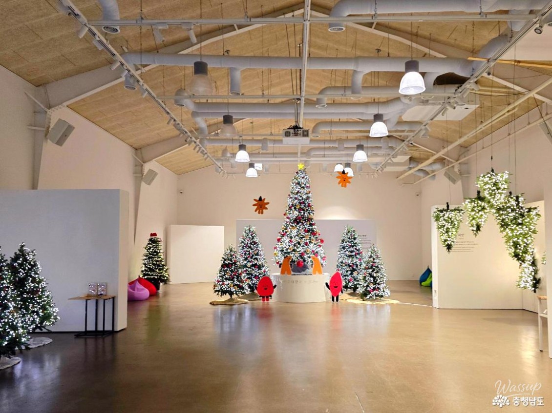 Revitalizing a Warehouse into a Cultural Space_03