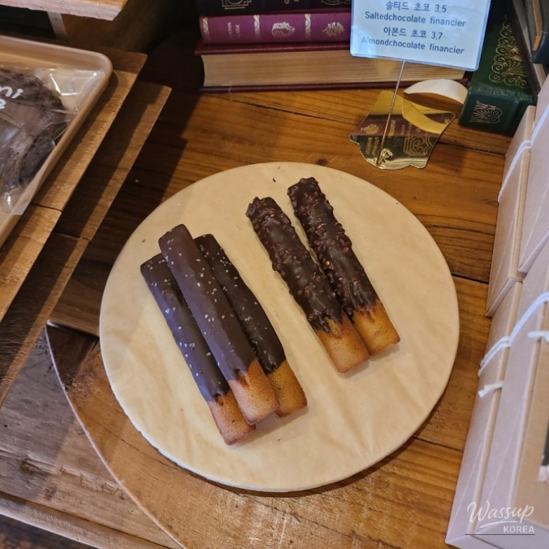 Discovering the Delightful Scones at Cafe Ramiscone in Apgujeong_07