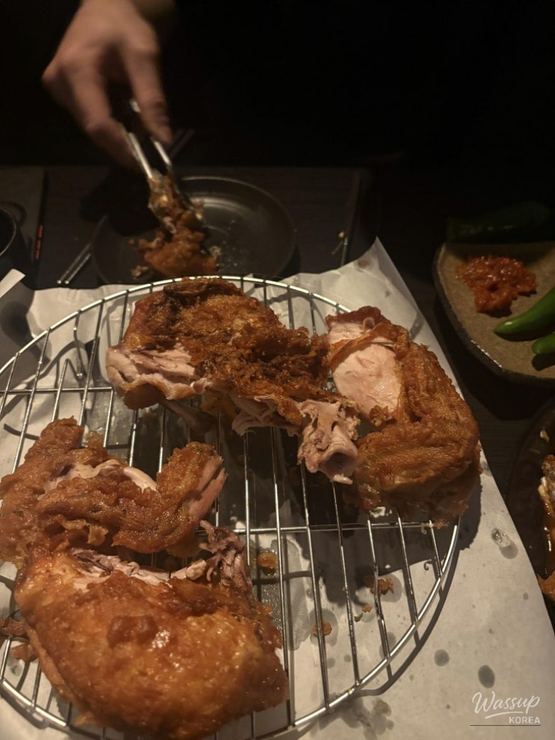 A Delightful Evening at Itaewon Station_01