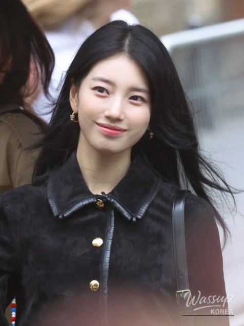 Suzy with naturally textured hair and relaxed bangs in a casual indoor setting