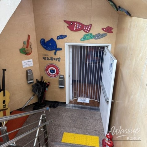 A child playing with large blocks and interactive exhibits in the main hall