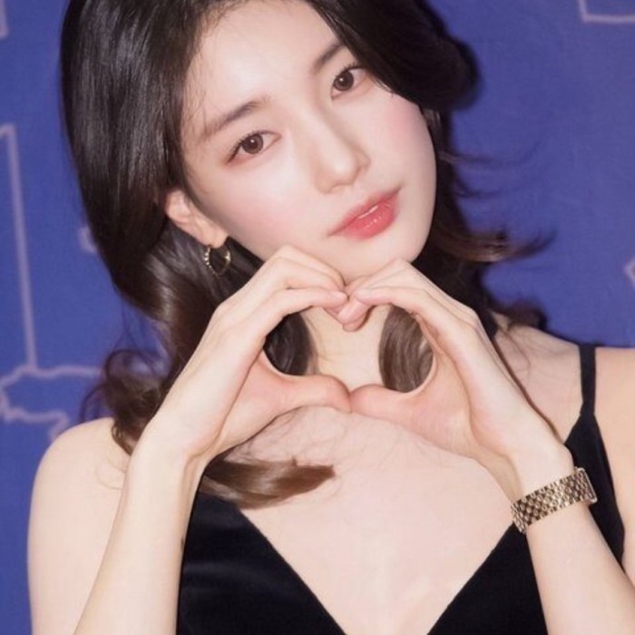 Suzy photographed indoors with a calm expression and natural lighting