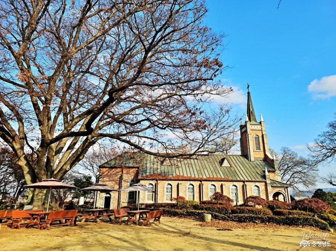 A Peaceful Retreat at Gongseri Cathedral_04