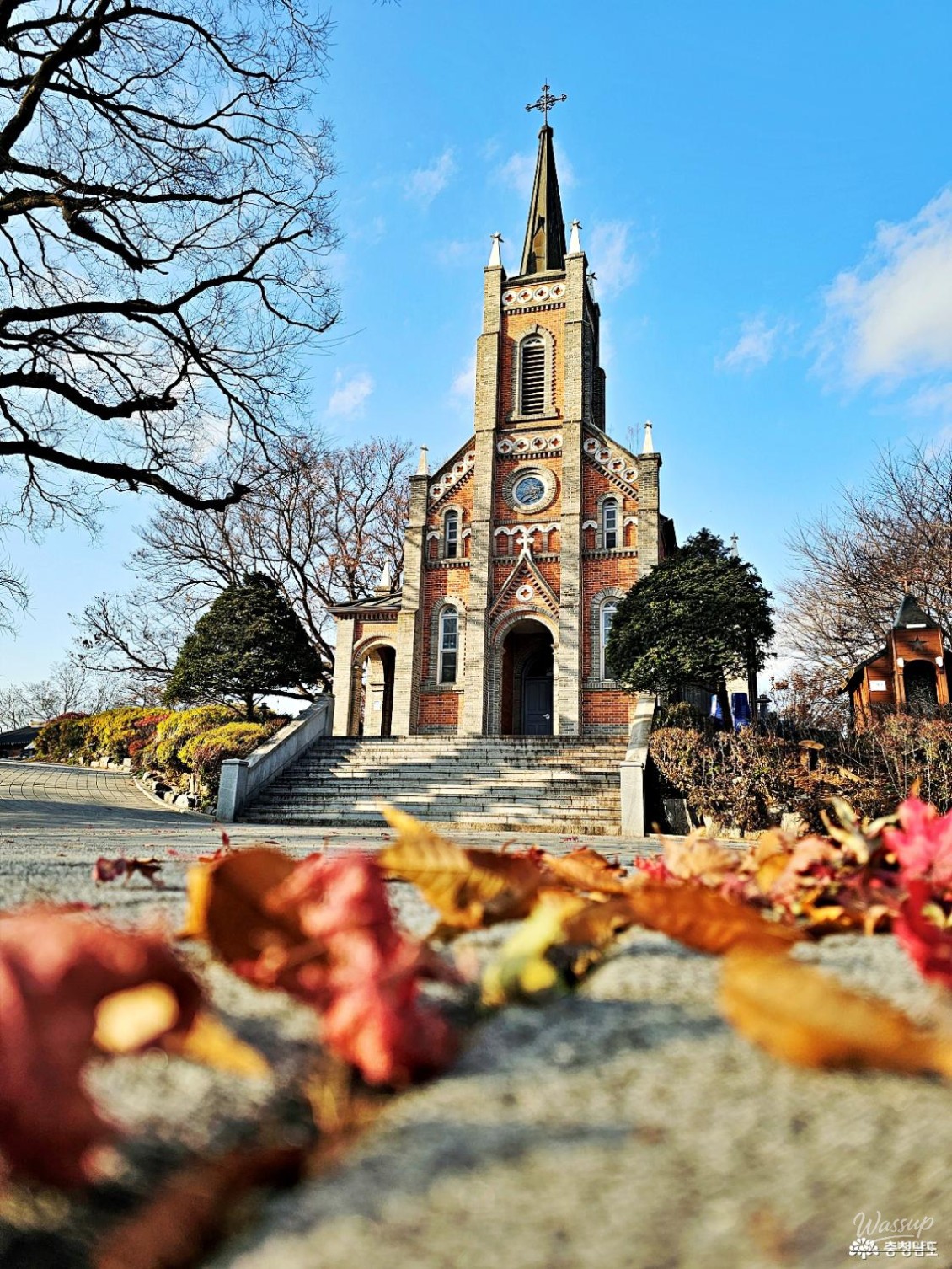 A Peaceful Retreat at Gongseri Cathedral_03