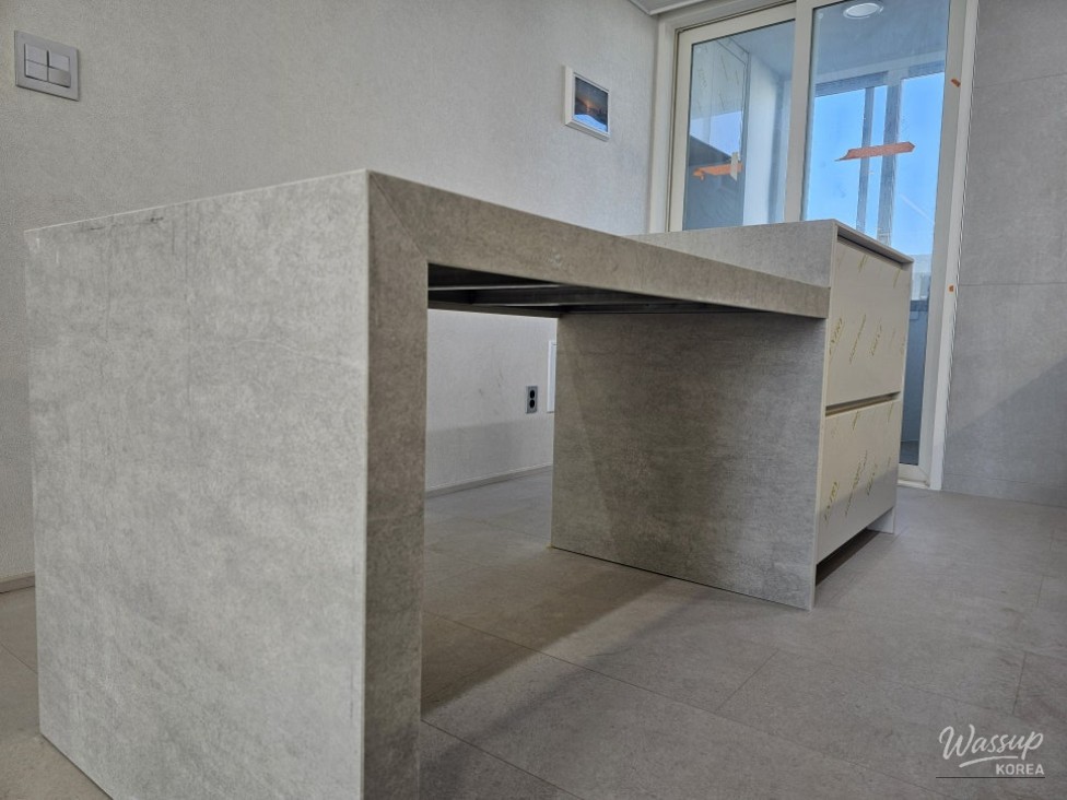 Kitchen Design: The Harmony of Sink Zone and Island_01