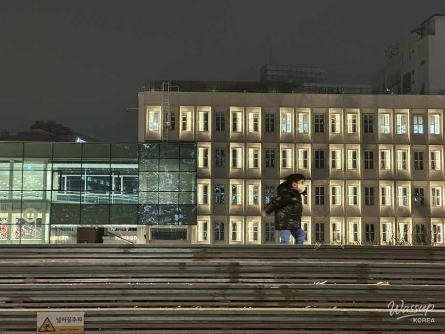Children engaging in a hands-on pottery class at the Seoul Craft Museum