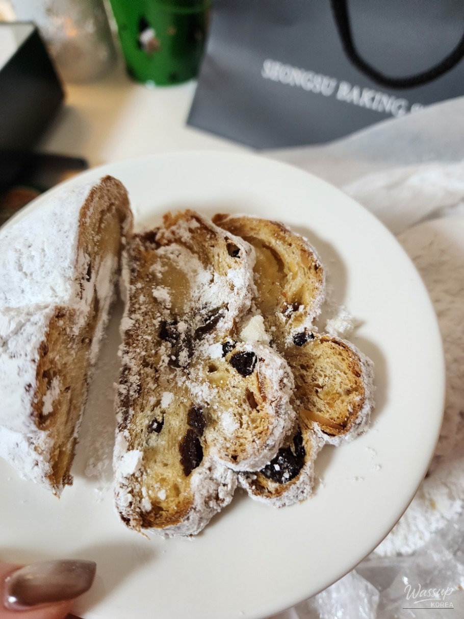 Exploring the Tradition of Stollen: A German Christmas Bread_02