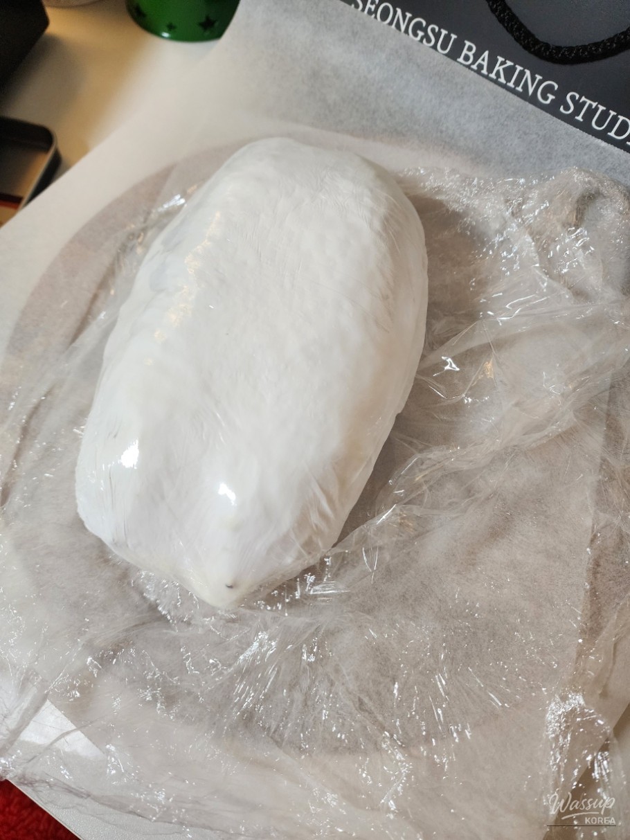 Exploring the Tradition of Stollen: A German Christmas Bread_03