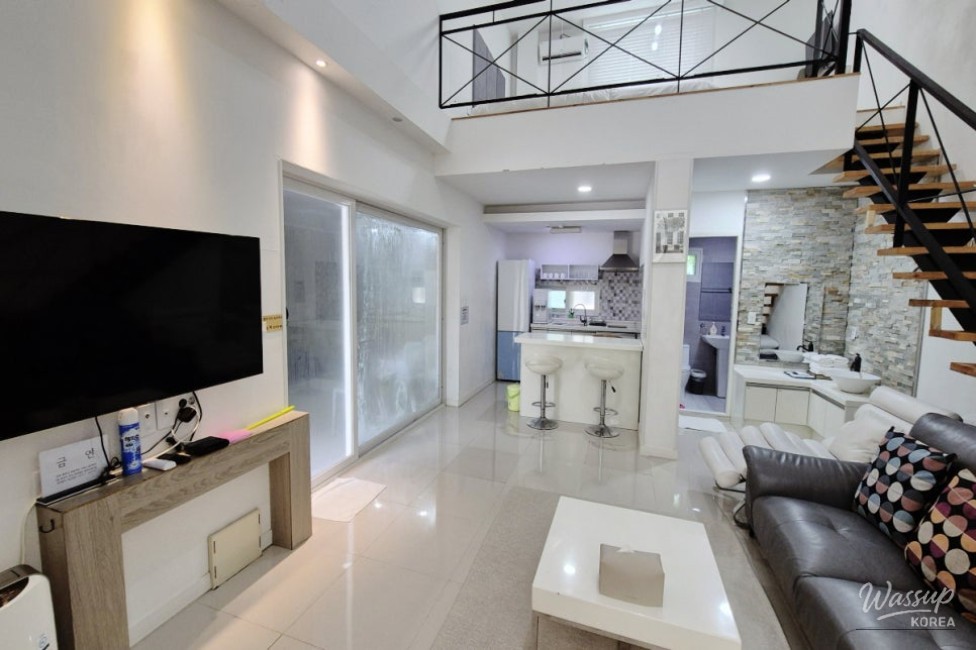 Family-Friendly Olive Pool Villa in Gapyeong_03
