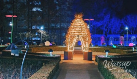 Light displays near the dolphin fountain square connecting Witgok Park