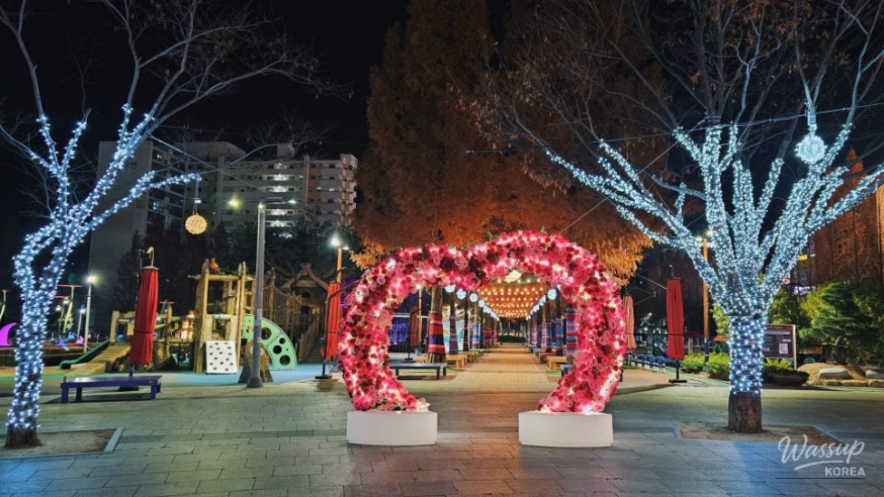 Heart-shaped and windmill light decorations near Jwagwangcheon Garden Visitor Center