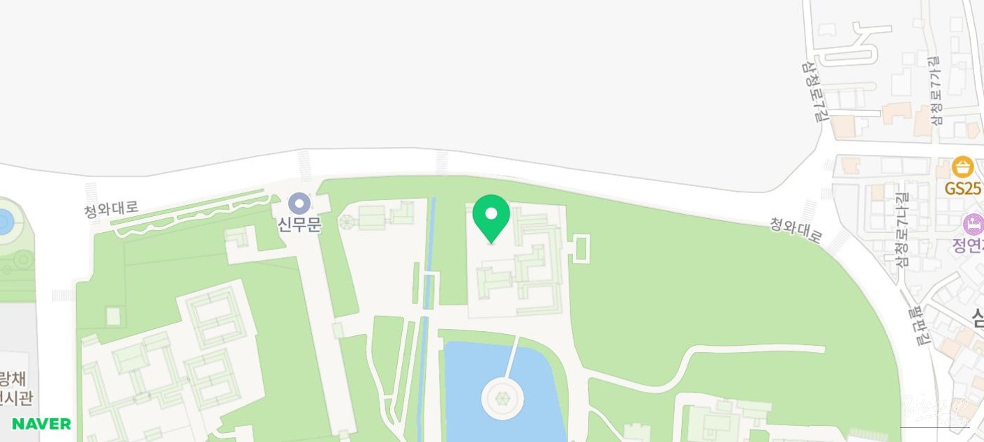 Wooden veranda of the Jangandang where the King once stayed