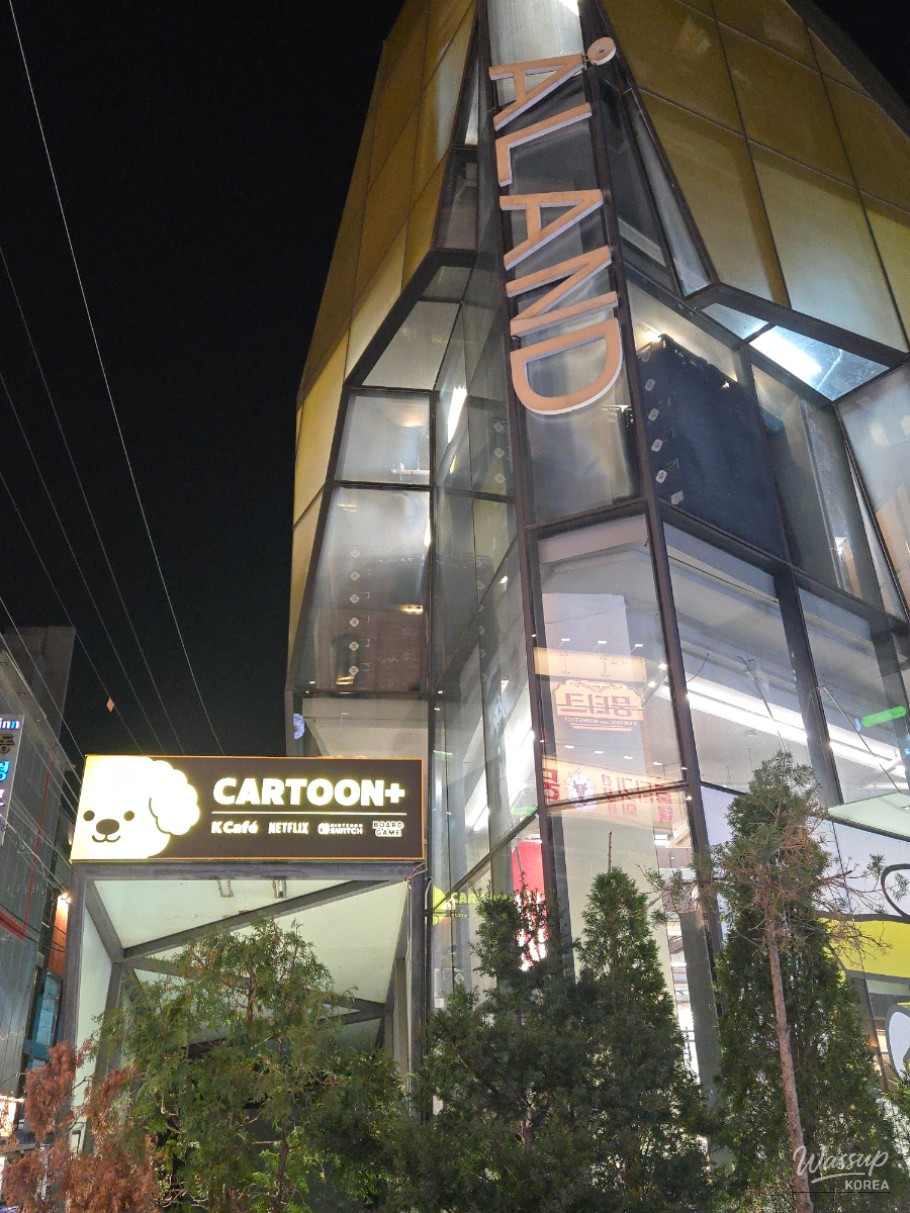 A Visit to Cartoon Plus Cafe in Hongdae_02