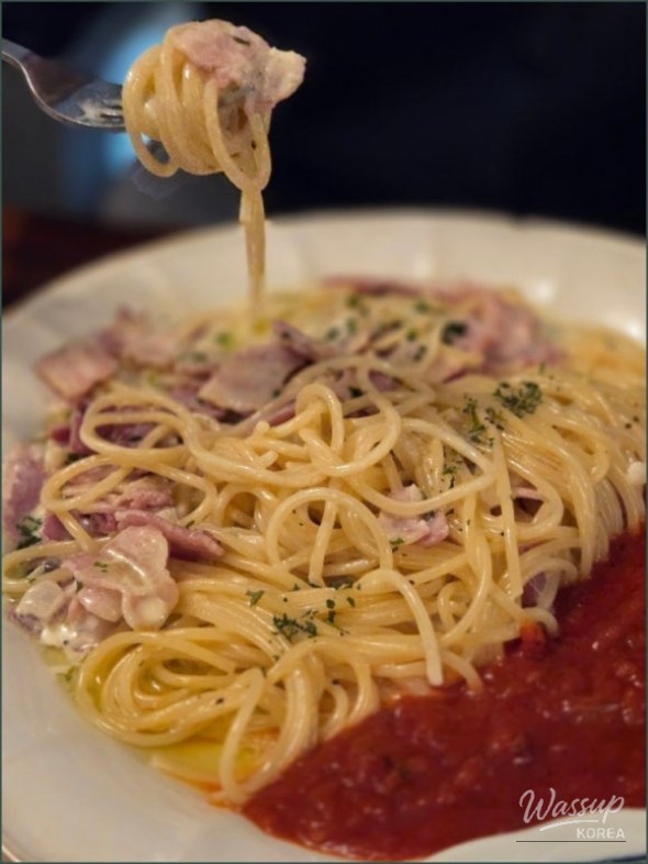 Discovering Hidden Gem: Bistro Sarangbang in Hongdae_05