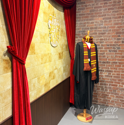 Photo zone with wizard costumes at the Harry Potter popup store