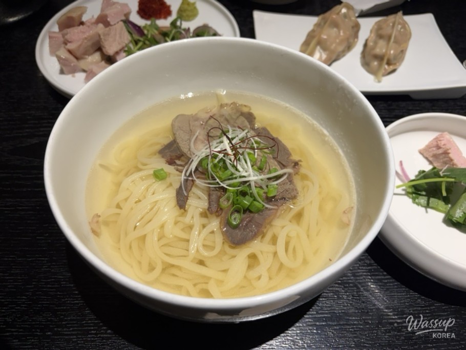 Close-up of the tender beef topping on the Kalguksu