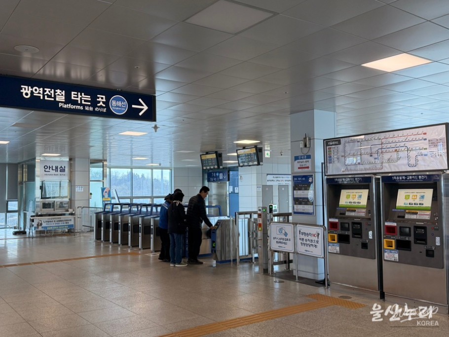 Waiting area inside the station designed for passenger comfort