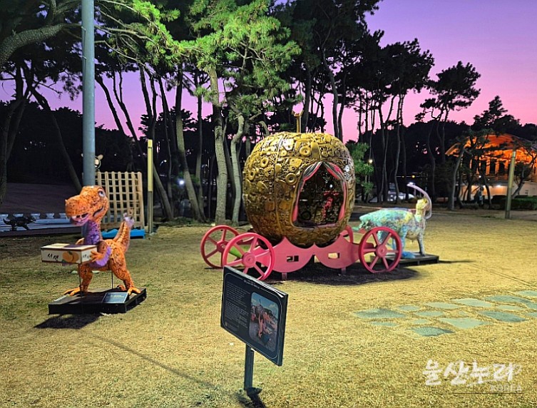 Close-up details of scrap metal dinosaur sculptures in Imaginary Space