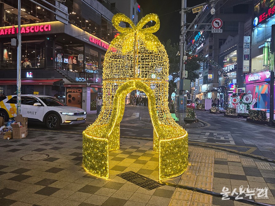 Festive Christmas decorations along Wanglidan Road in Ulsan