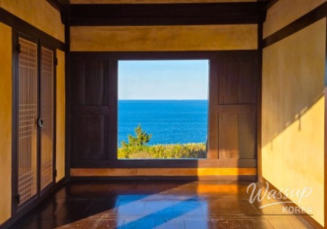 Steel art installation Song of the Sun inside Gwi-biggo