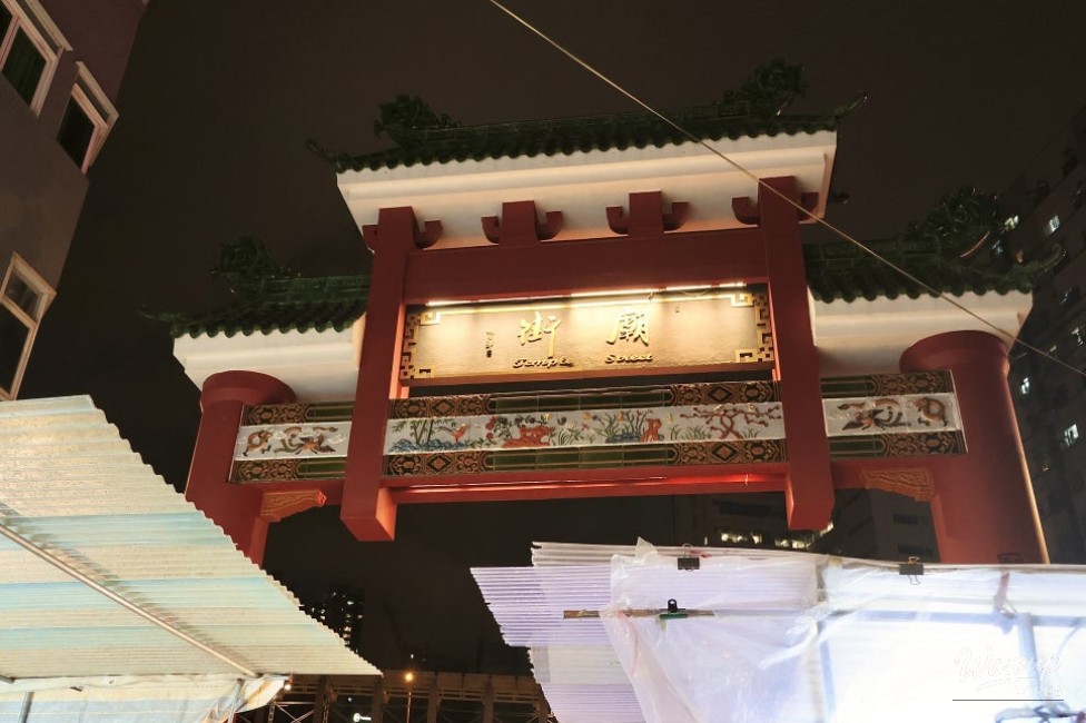 Exploring the Temple Street Night Market in Hong Kong_03