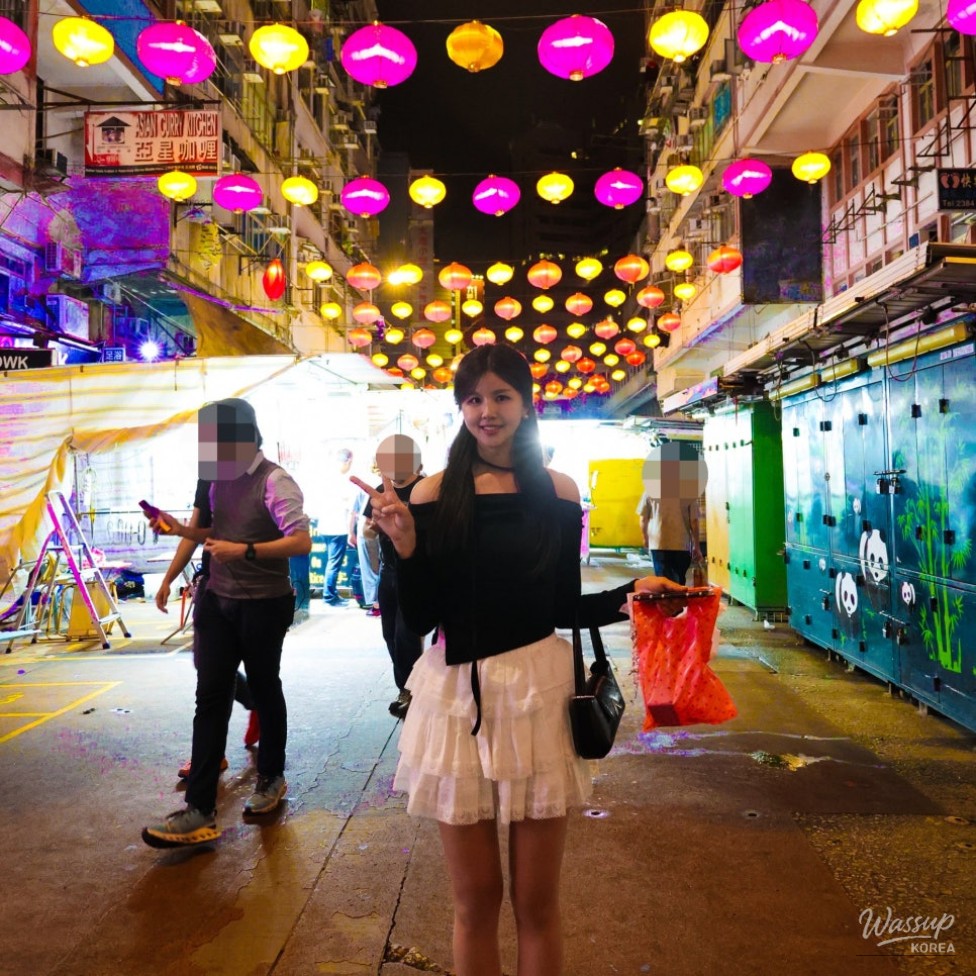 Exploring the Temple Street Night Market in Hong Kong_02