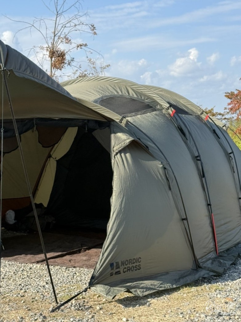 Late autumn camping trip with clear skies and cozy campsite atmosphere
