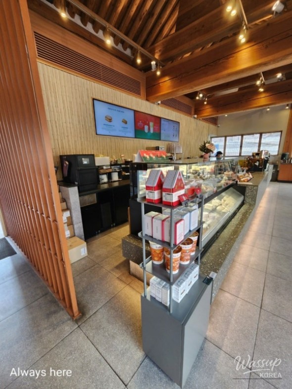 A Unique Starbucks Experience in Daegu_05