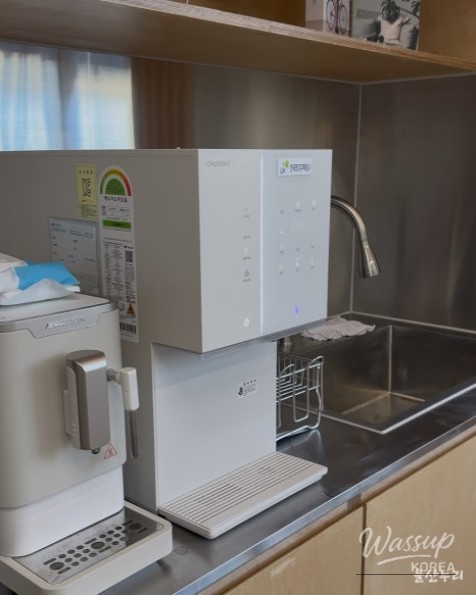 Housing consultation area offering one-stop youth welfare services