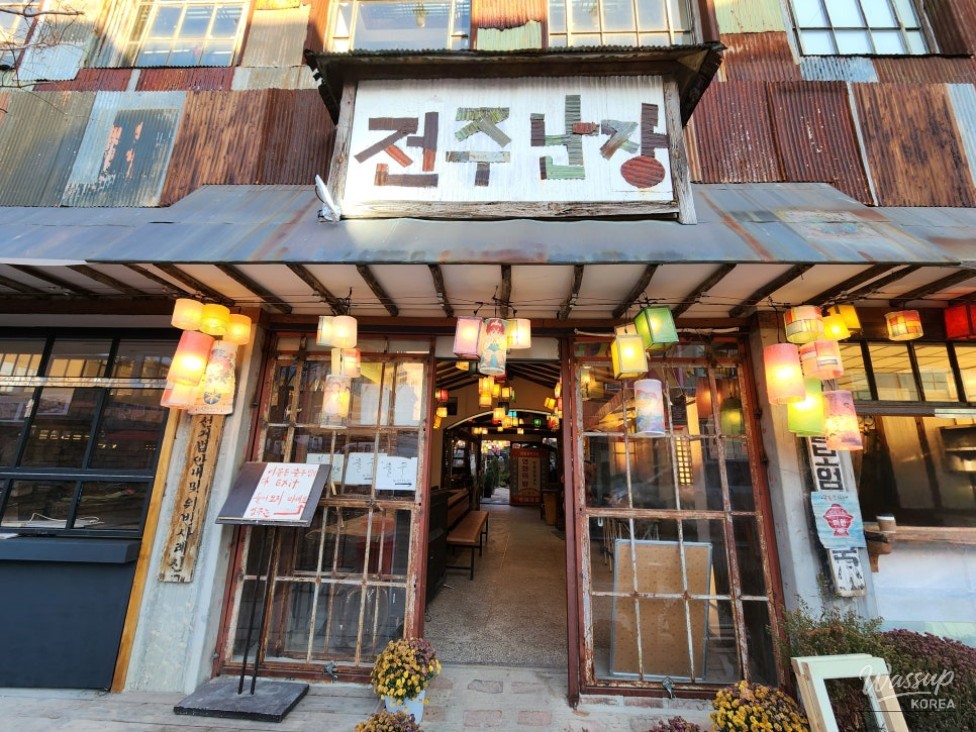 Themed exhibition zone recreating scenes from modern Korean daily life