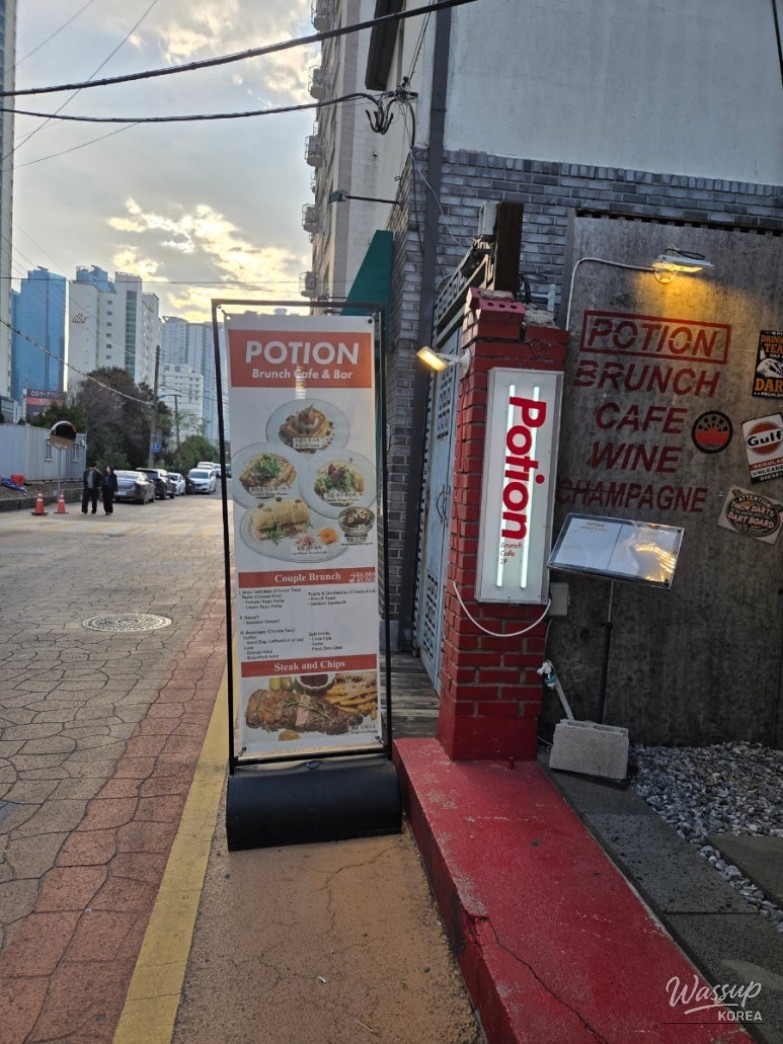 Street 분위기 of Harrydan-gil area near Haeundae in Busan