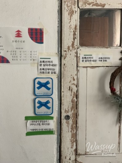 Restroom and decorative details inside Hotel Suseonhwa cafe