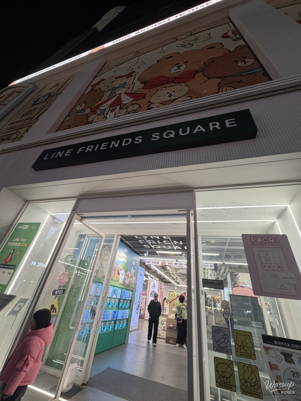 Photo zones and BROWN tree at LINE FRIENDS popup Myeongdong