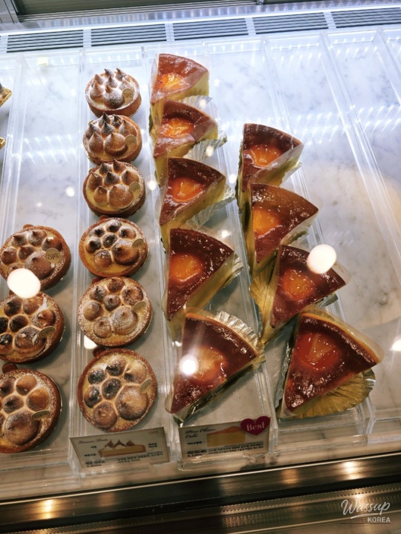 Beautifully packaged cakes from OPS Bakery at Lotte Sogong