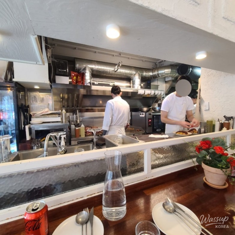 Perehil Spanish dishes and interior 02