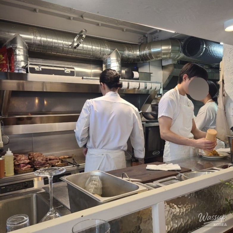 Perehil Spanish restaurant in Seoul featured in Transit Love 4