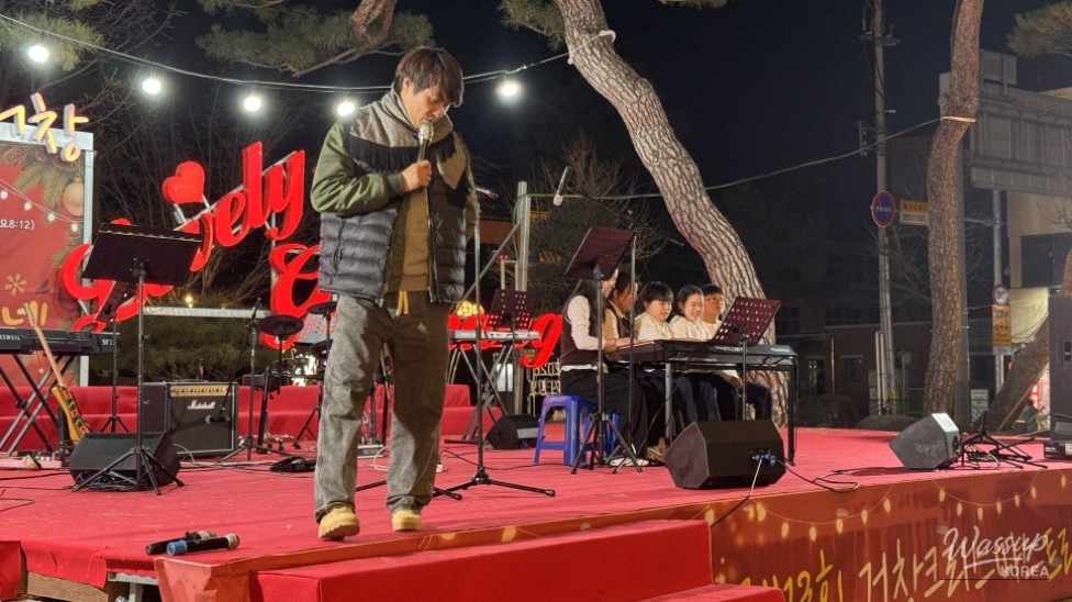 Christmas tree and photo zone at Geochang Festival
