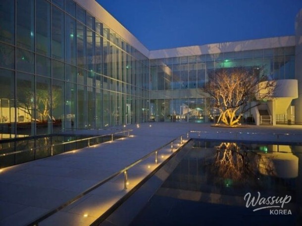 Iconic interior ramp creating a dramatic visual flow inside the museum