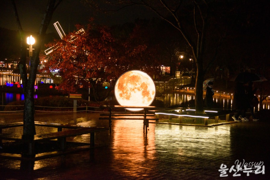 Santa Claus photo zone and decorated huts at the Ulsan Grand Park Christmas Market