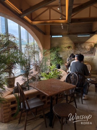Overall table setting with breads and drinks
