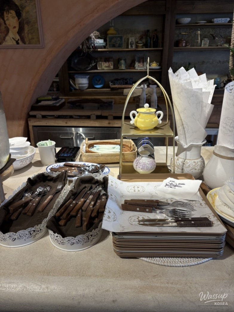 Exterior view of HusHusHumoo Bakery near Haeundae in Busan